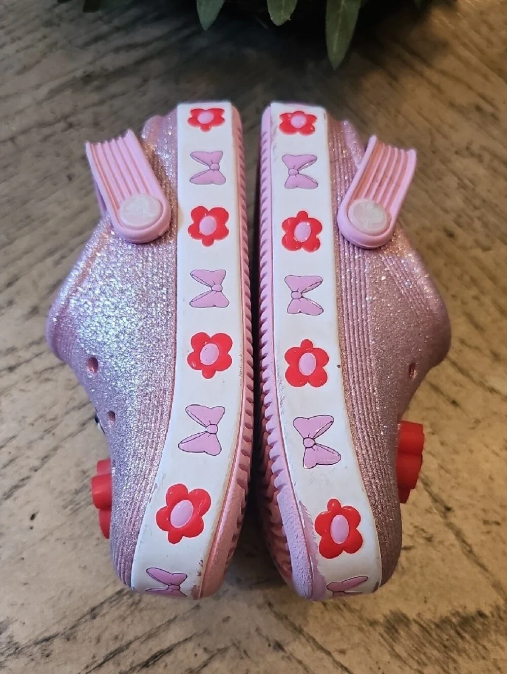 CROCS Glitter Pink Minnie Mouse Clogs with Flower Charms Light Up Size 11